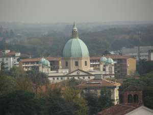 Xtrallusion photo gallery of Italy. Photos, pictures, images and photographs of the Italian Rivieras, the Italian Lakes, the Italian Alps, the Cinque Terre, the Amalfi coast and some of the most beautiful corners of Italy. Plus photos of Italian cities such as Pisa, Milan, Genoa and Rome.